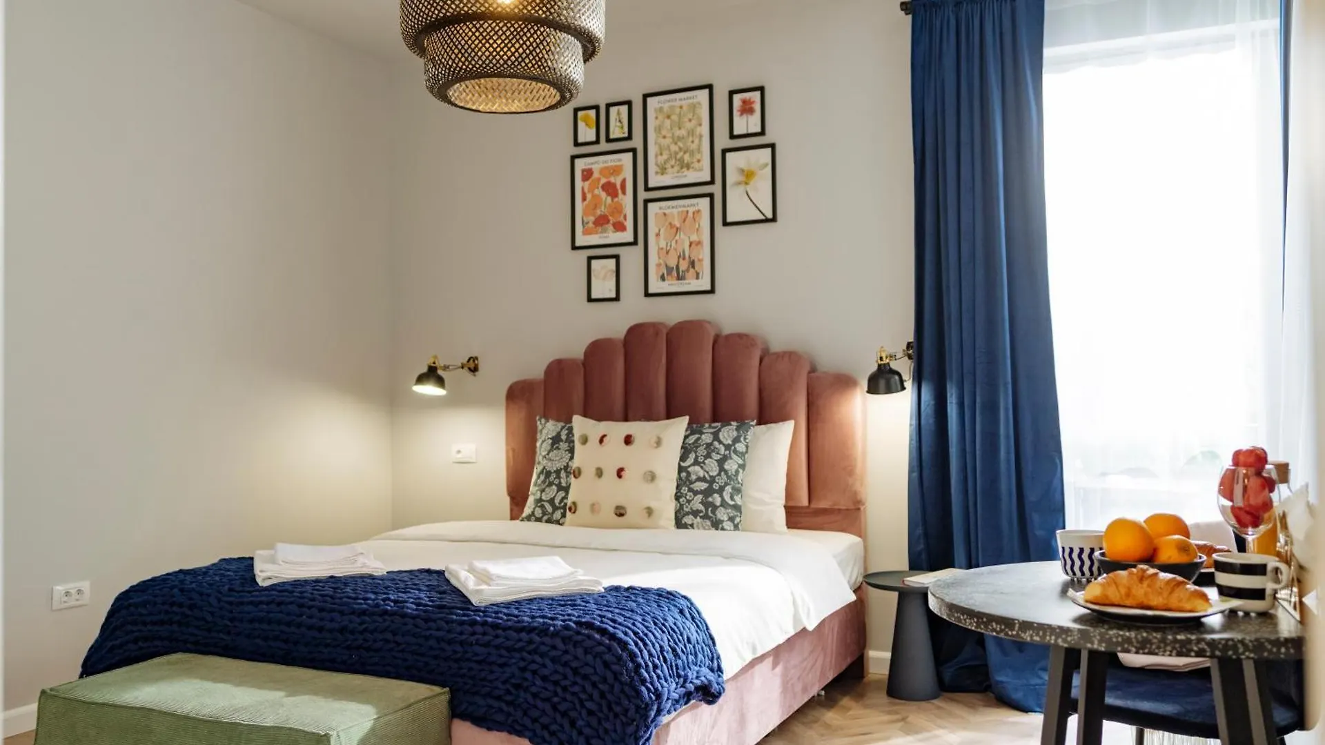 Petite Maison Sur Le Boulevard Bucharest Apartment