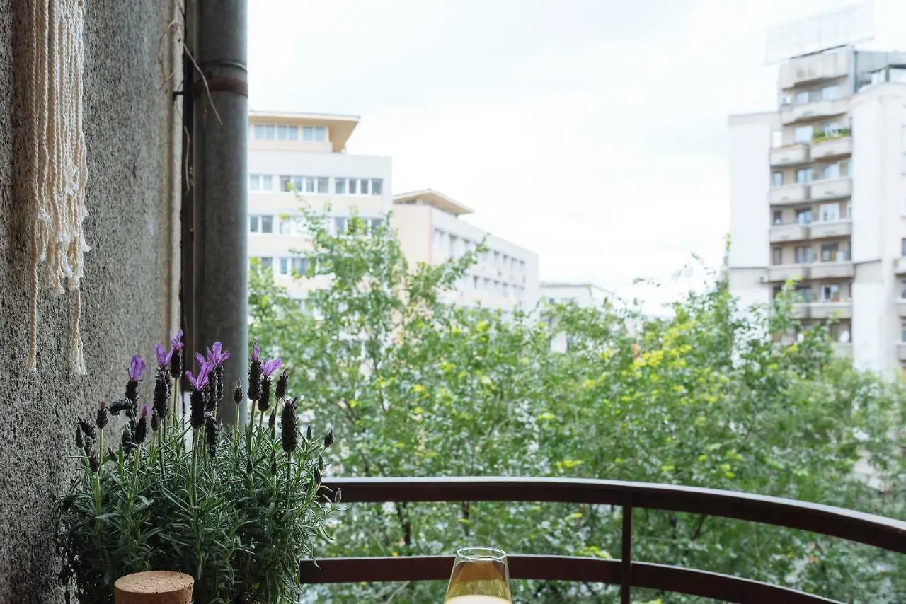 Petite Maison Sur Le Boulevard Bukarest