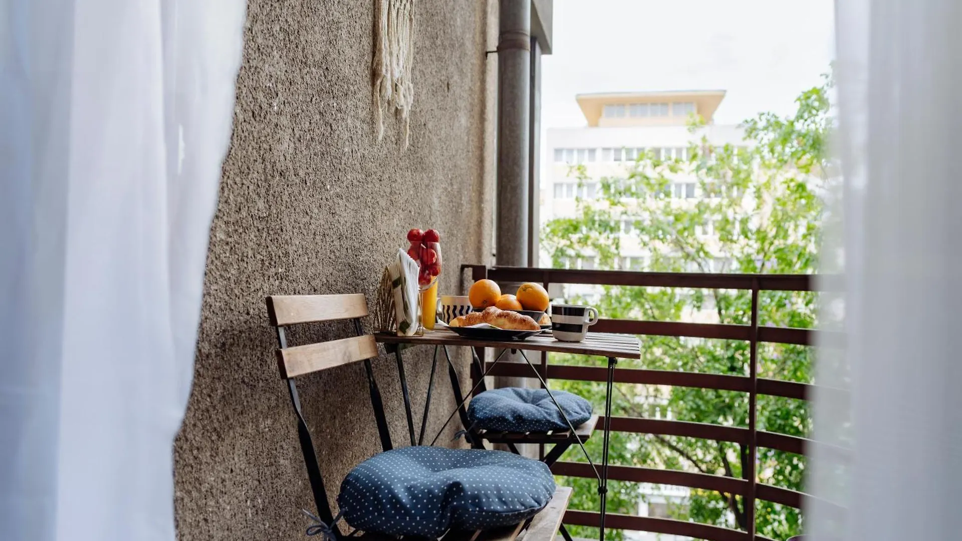 Petite Maison Sur Le Boulevard Bucarest
